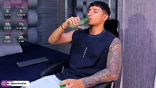 jaze bradley online show from October 8, 2025, 11:23 am