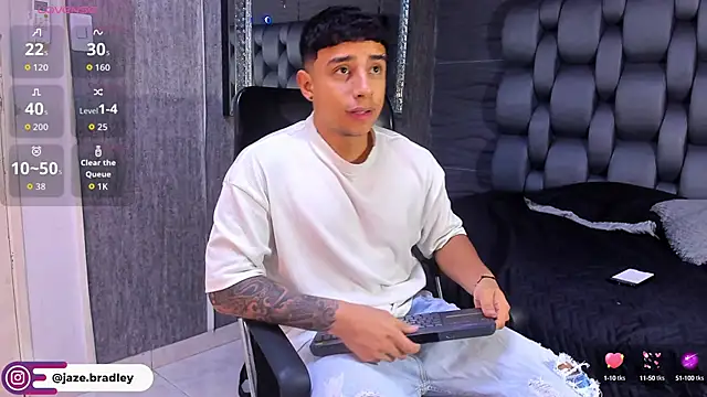 jaze bradley online show from September 16, 2025, 11:22 am