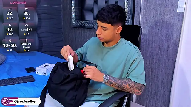 jaze bradley online show from October 3, 2025, 11:34 am