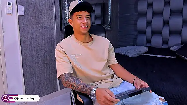 jaze bradley online show from September 22, 2025, 11:27 am