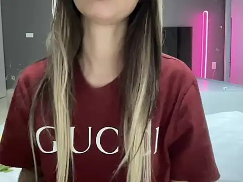 Snapshot of Min_sara69 chatting on October 20, 2025, 8:48 am Min sara69 online show from October 20, 2025, 8:48 am