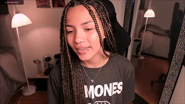 Snapshot of Nati____ chatting on September 30, 2025, 4:18 am Nati online show from September 30, 2025, 4:18 am