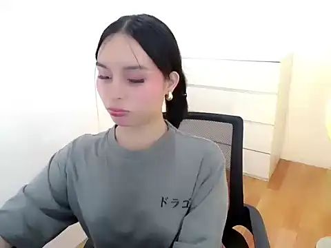 Snapshot of holly_tabby chatting on September 9, 2025, 8:40 pm holly tabby online show from September 9, 2025, 8:40 pm