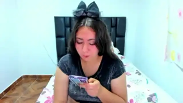 Snapshot of Thompson_Ema chatting on October 25, 2025, 8:53 pm Thompson Ema online show from October 25, 2025, 8:53 pm