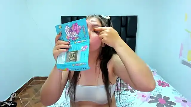 Snapshot of Thompson_Ema chatting on October 12, 2025, 2:46 am Thompson Ema online show from October 12, 2025, 2:46 am