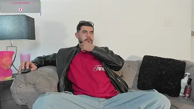 Snapshot of Dimitri_Bass chatting on November 23, 2025, 6:40 pm Dimitri Bass online show from November 23, 2025, 6:40 pm