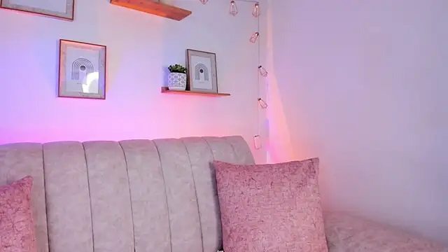 martina-babe online show from December 19, 2025, 3:14 pm