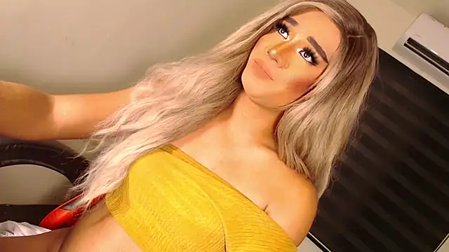 SissifyMeNow online show from October 14, 2025, 9:58 pm