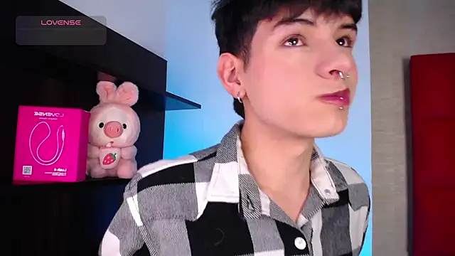 Ezra Storm online show from December 17, 2025, 4:39 am