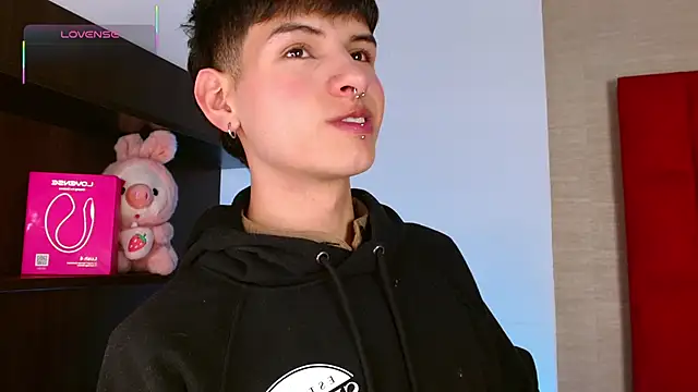 Ezra Storm online show from December 4, 2025, 5:39 am