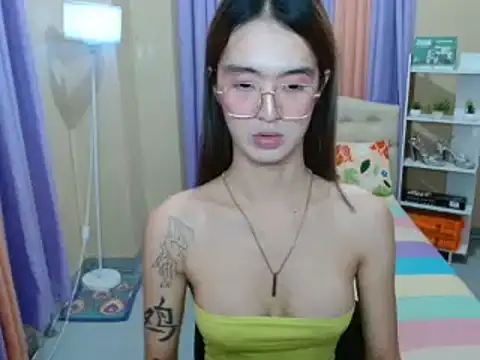 Snapshot of XxTsUncutAskaxX chatting on May 27, 2026, 4:14 pm XxTsUncutAskaxX online show from May 27, 2026, 4:14 pm