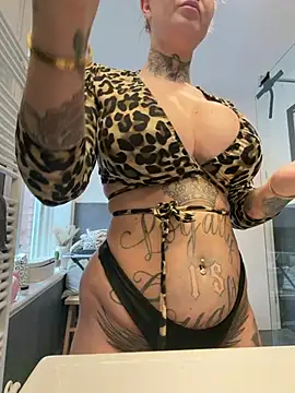 Snapshot of Jasmina-Joy chatting on February 21, 2026, 11:01 am Jasmina-Joy online show from February 21, 2026, 11:01 am