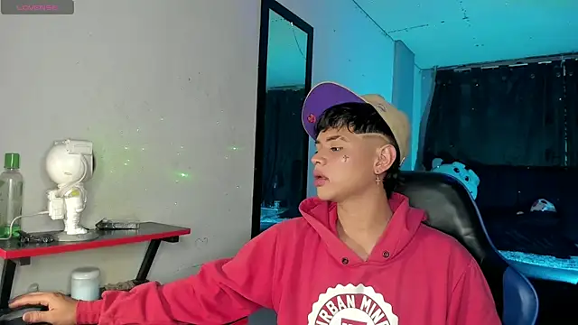 Jostin18 online show from April 14, 2026, 7:52 pm