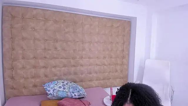 MiiaSmith   online show from October 20, 2025, 9:04 pm