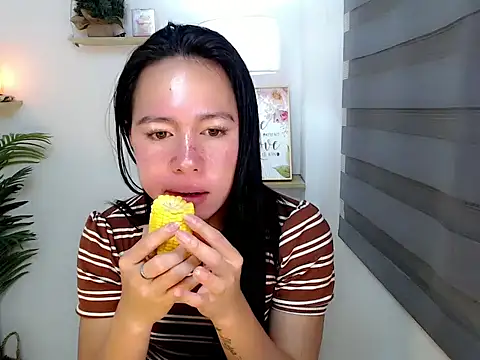 Snapshot of kimbratx chatting on November 6, 2025, 9:52 pm kimbratx online show from November 6, 2025, 9:52 pm