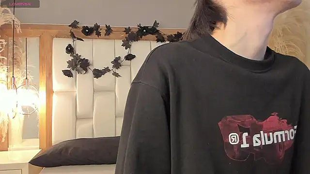 Daphne And Roger online show from November 6, 2025, 11:03 am