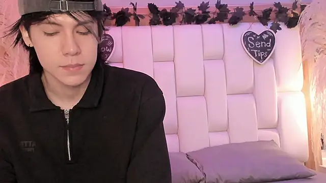 Daphne And Roger online show from April 13, 2026, 11:03 am