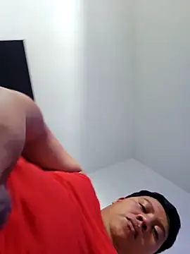 raulcaliente2814 online show from April 16, 2026, 7:58 pm