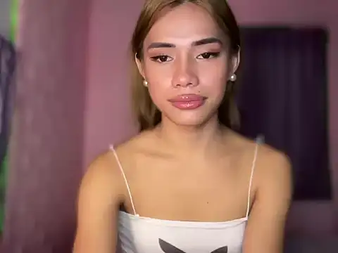 Snapshot of Lovelynikki03 chatting on July 3, 2026, 9:27 am Lovelynikki03 online show from July 3, 2026, 9:27 am