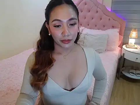 Snapshot of ur_seductivelaura chatting on December 4, 2025, 9:58 pm ur seductivelaura online show from December 4, 2025, 9:58 pm