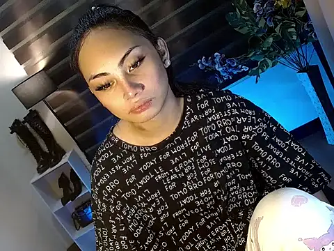 Bella subhunterx online show from November 6, 2025, 1:37 pm