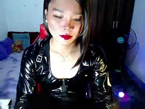 Urassiansweetcummer online show from May 5, 2026, 1:30 am