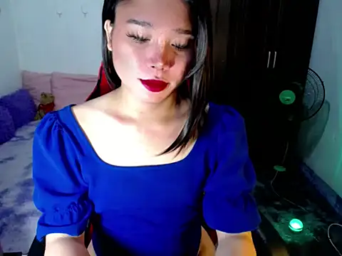 Urassiansweetcummer online show from May 31, 2026, 3:45 am