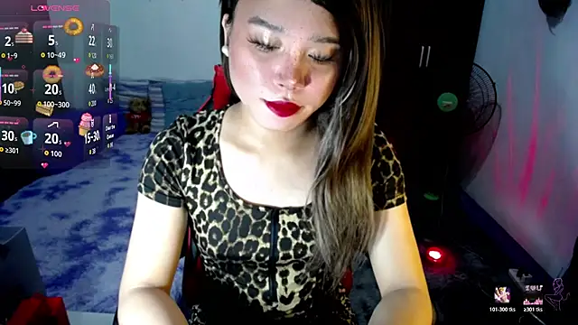 Snapshot of Urassiansweetcummer chatting on February 16, 2026, 2:43 am Urassiansweetcummer online show from February 16, 2026, 2:43 am