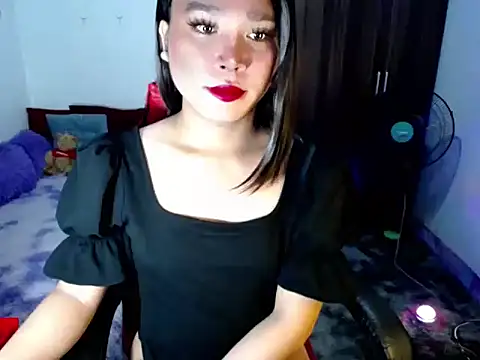 Urassiansweetcummer online show from May 14, 2026, 1:57 am