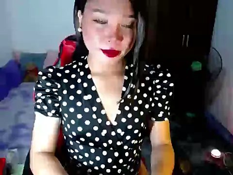 Urassiansweetcummer online show from May 24, 2026, 12:54 am
