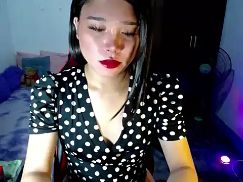 Urassiansweetcummer online show from May 26, 2026, 1:58 am