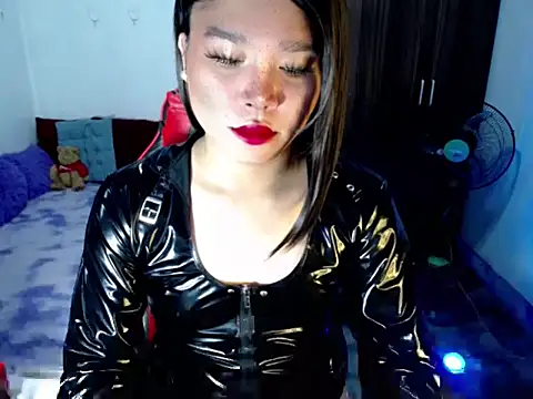 Urassiansweetcummer online show from May 6, 2026, 1:53 am