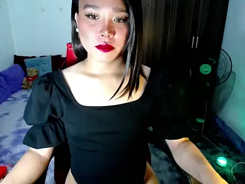 Urassiansweetcummer online show from May 15, 2026, 3:59 am