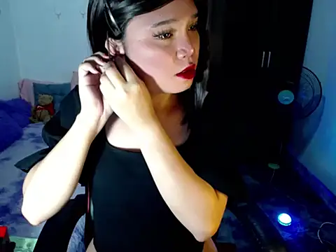 Urassiansweetcummer online show from May 23, 2026, 2:10 am