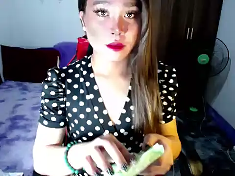 Snapshot of Urassiansweetcummer chatting on November 6, 2025, 2:15 am Urassiansweetcummer online show from November 6, 2025, 2:15 am