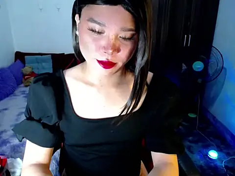 Urassiansweetcummer online show from May 16, 2026, 1:26 am