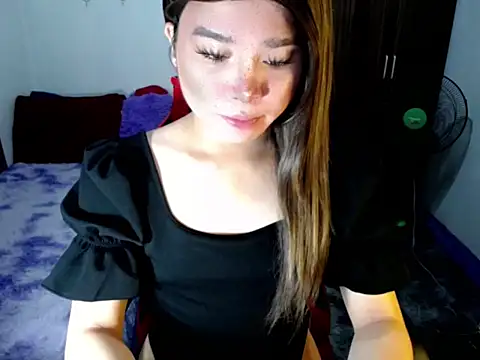 Snapshot of Urassiansweetcummer chatting on November 12, 2025, 2:15 am Urassiansweetcummer online show from November 12, 2025, 2:15 am