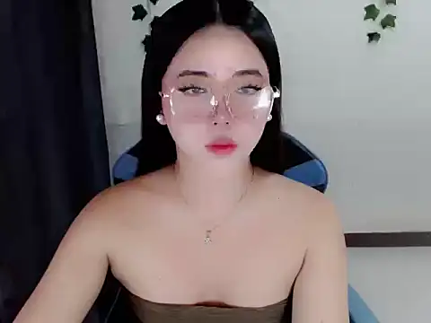 petite paulax online show from November 13, 2025, 5:17 pm