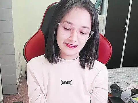 Snapshot of Shulee21 chatting on November 15, 2025, 1:53 am Shulee21 online show from November 15, 2025, 1:53 am