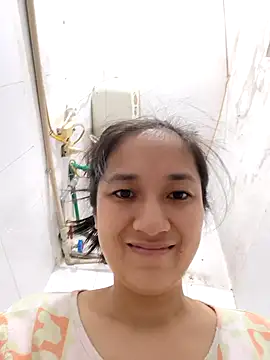 Snapshot of Shulee21 chatting on October 19, 2025, 6:27 am Shulee21 online show from October 19, 2025, 6:27 am