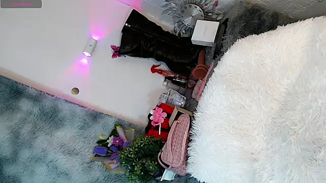 mia holly18 online show from February 2, 2026, 4:39 pm