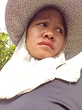 Snapshot of Phiphi135 chatting on April 4, 2026, 2:51 am Phiphi135 online show from April 4, 2026, 2:51 am