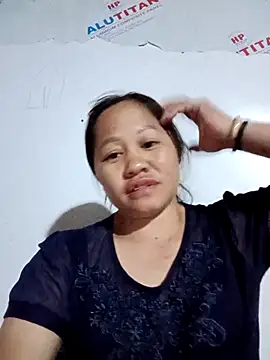 Snapshot of Phiphi135 chatting on April 2, 2026, 2:35 pm Phiphi135 online show from April 2, 2026, 2:35 pm