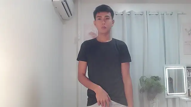 Snapshot of shokolet_2001 chatting on January 11, 2026, 1:12 am shokolet 2001 online show from January 11, 2026, 1:12 am