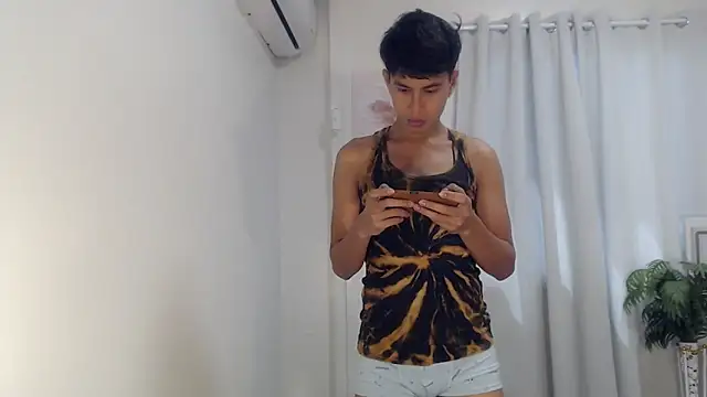 Snapshot of shokolet_2001 chatting on December 22, 2025, 3:06 am shokolet 2001 online show from December 22, 2025, 3:06 am