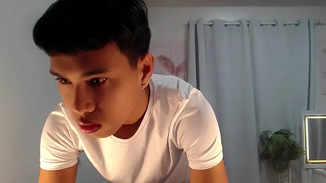 Snapshot of shokolet_2001 chatting on January 10, 2026, 7:58 am shokolet 2001 online show from January 10, 2026, 7:58 am