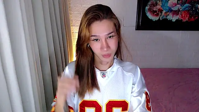 TRANSGODDESSA online show from December 1, 2025, 6:47 am