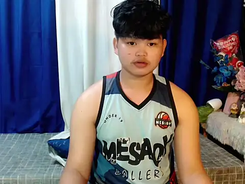 Snapshot of Reynelcock chatting on February 1, 2026, 5:44 pm Reynelcock online show from February 1, 2026, 5:44 pm