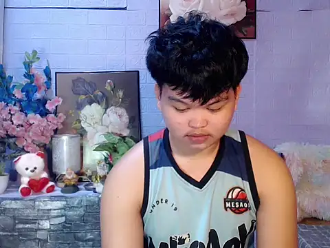 Reynelcock online show from May 9, 2026, 1:42 am