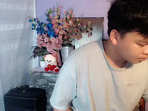 Reynelcock online show from May 15, 2026, 5:38 am